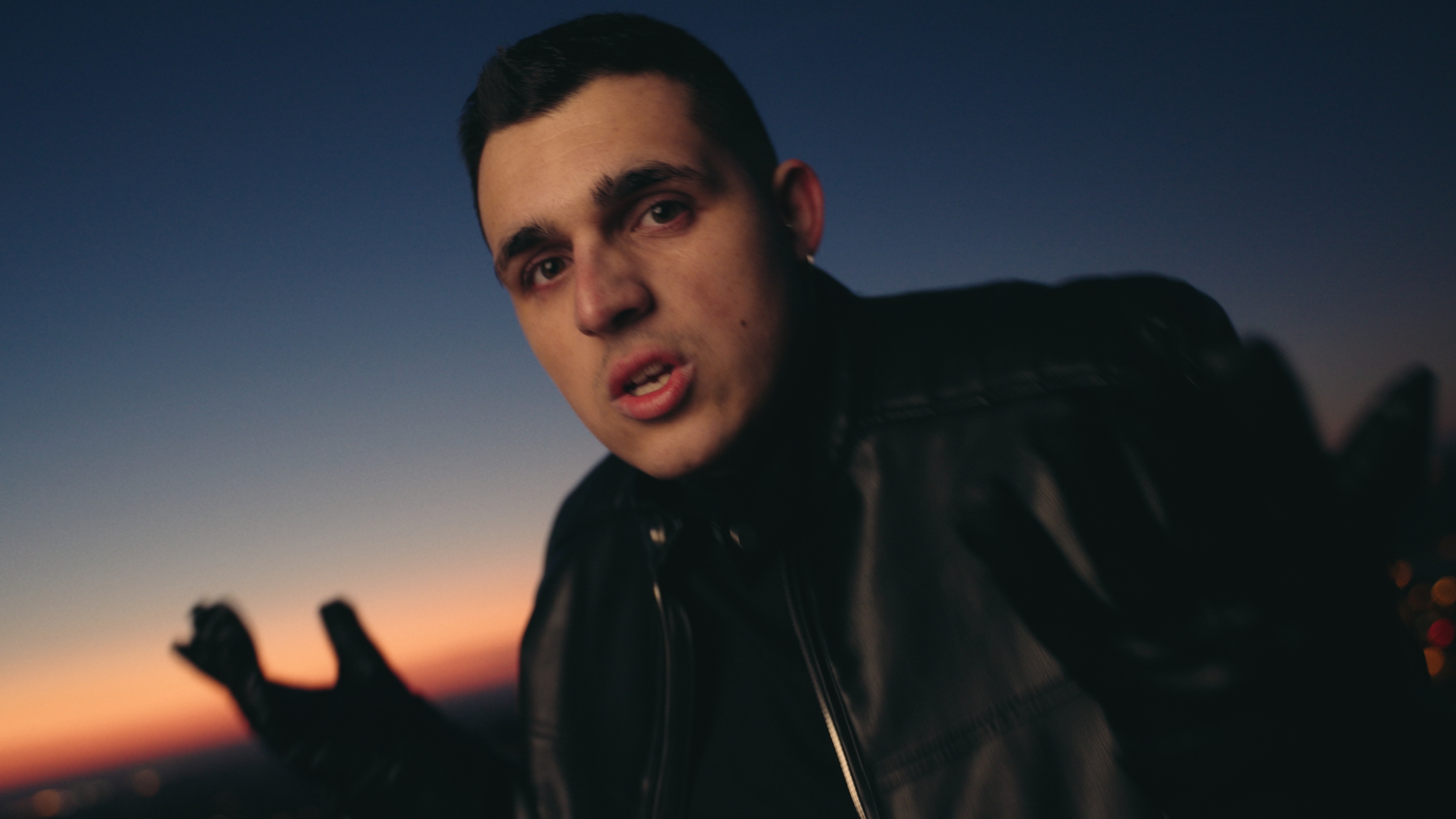 Negan al atardecer