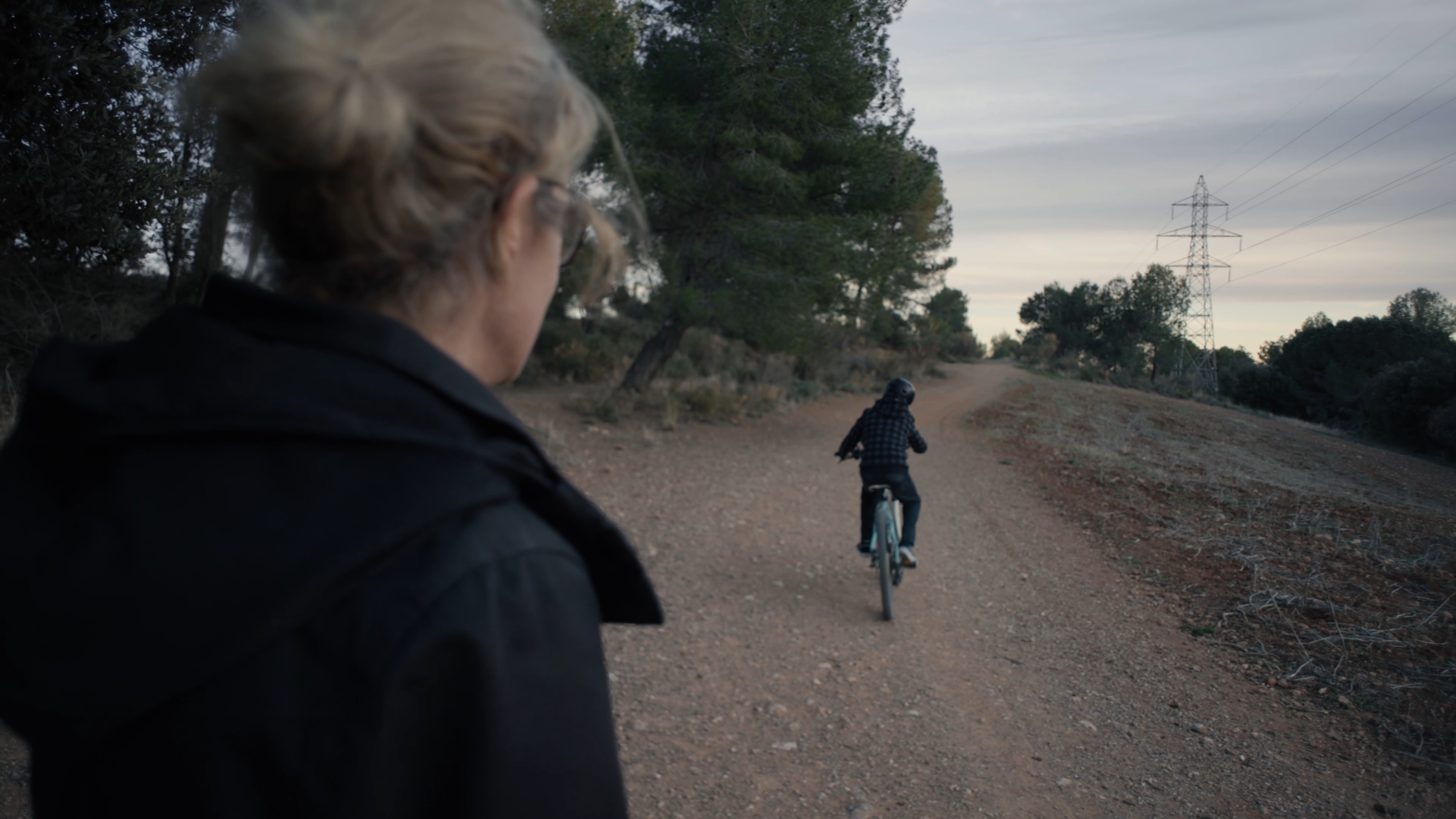 Recorrido en bicicleta por un camino